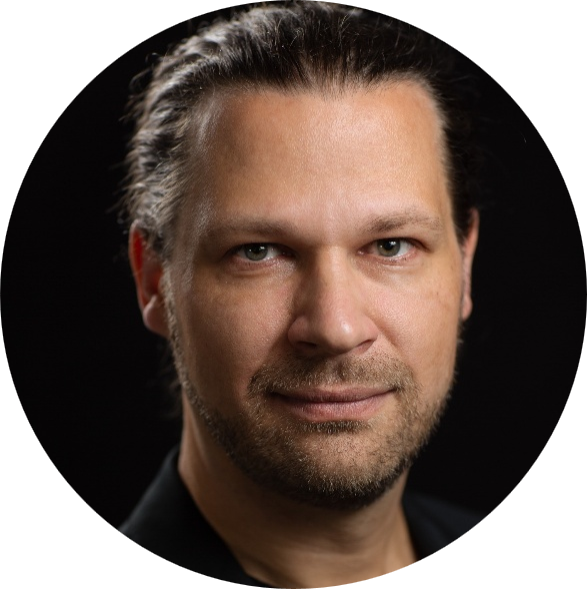 Datei:Portrait-Florian S-rund.png