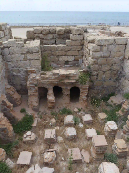 File:Thermes, Césarée, en 2024.webp